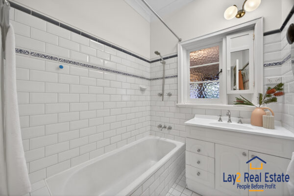 Two Bed / Two Bath plus Studio! Bayswater Character, Charm & Prime Location! - Image 19