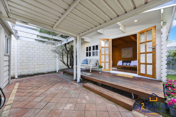 Two Bed / Two Bath plus Studio! Bayswater Character, Charm & Prime Location! - Image 25