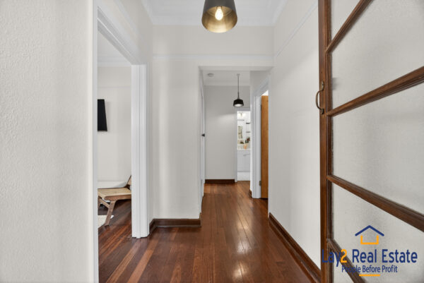 Two Bed / Two Bath plus Studio! Bayswater Character, Charm & Prime Location! - Image 4