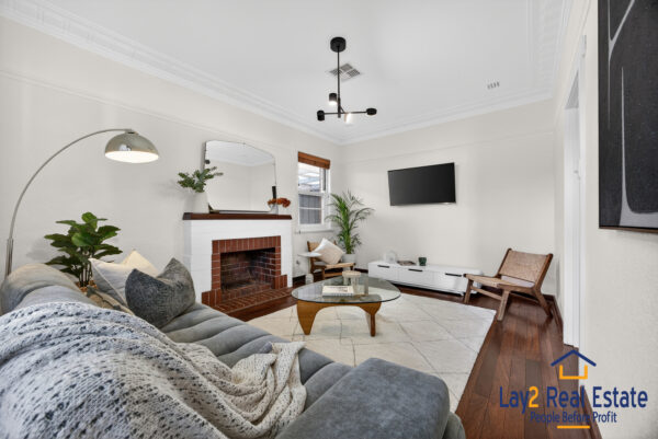 Two Bed / Two Bath plus Studio! Bayswater Character, Charm & Prime Location! - Image 5