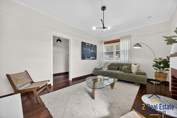 Two Bed / Two Bath plus Studio! Bayswater Character, Charm & Prime Location! - Image 6