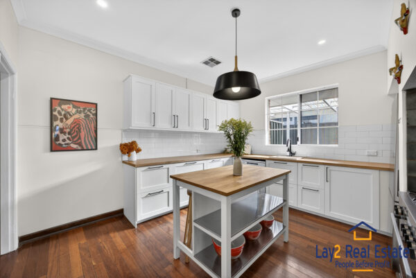 Two Bed / Two Bath plus Studio! Bayswater Character, Charm & Prime Location! - Image 8