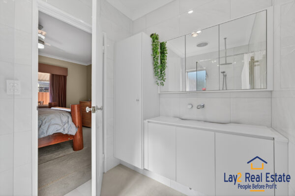 Warm and Welcoming Family Living.  2/14 Hudson Street, Bayswater WA 6053 - Image 11