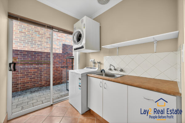 Warm and Welcoming Family Living.  2/14 Hudson Street, Bayswater WA 6053 - Image 17