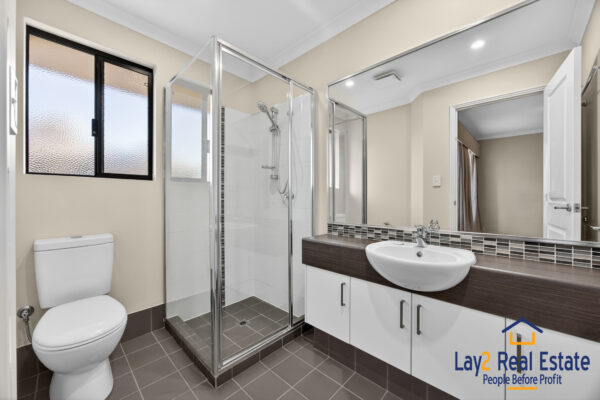 A Spacious 4 Bedroom Retreat in Vibrant Maylands - Image 13