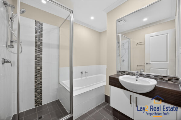 A Spacious 4 Bedroom Retreat in Vibrant Maylands - Image 15