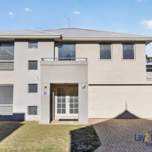 Alternative view of Contemporary Family 4 Bedroom Living