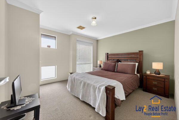 Contemporary Family 4 Bedroom Living - Image 18