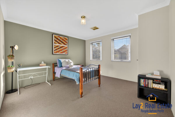 Contemporary Family 4 Bedroom Living - Image 20