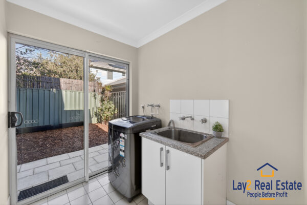 Contemporary Family 4 Bedroom Living - Image 22