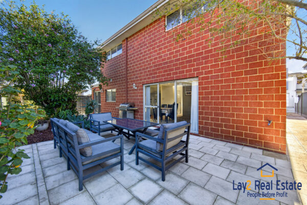 Contemporary Family 4 Bedroom Living - Image 24