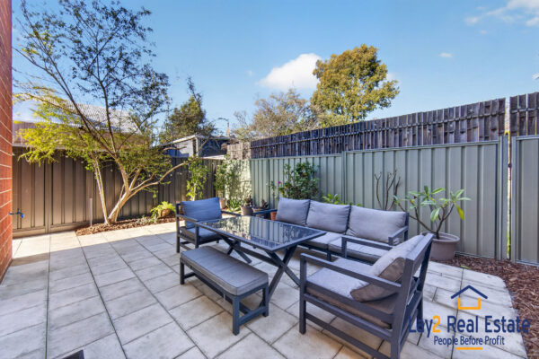 Contemporary Family 4 Bedroom Living - Image 25
