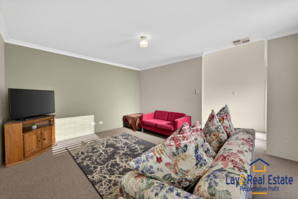 Contemporary Family 4 Bedroom Living - Image 5