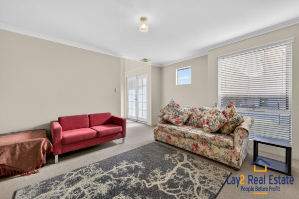 Contemporary Family 4 Bedroom Living - Image 6