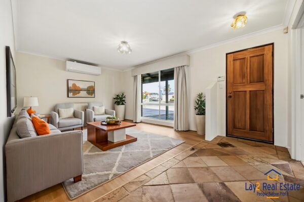 Check out my Rear!  | 9 Abisko Court, Ballajura WA 6063 - Image 4