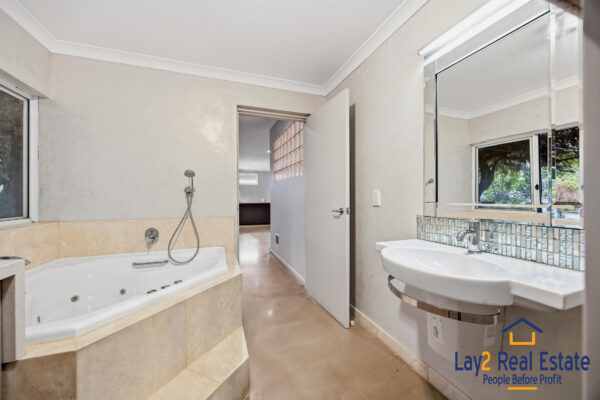 RARE RIVERSIDE OPPORTUNITY*  1000sqm block | 93 River View Avenue, South Guildford - Image 24
