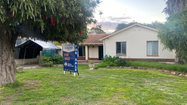 36 Armada St Bayswater WA - 796m2 Block - Walk to The Train Station - Image 2