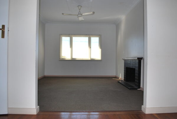 20 Anzac St Bayswater WA 6053 Lounge room