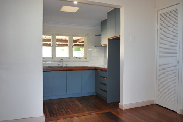 20 Anzac St Bayswater WA 6053 Kitchen