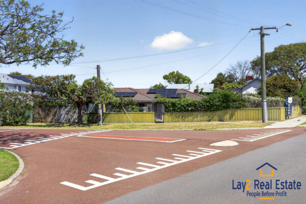 Just 250m to Bayswater Train Station - 121 Whatley Crescent Bayswater WA 6053 - Image 27