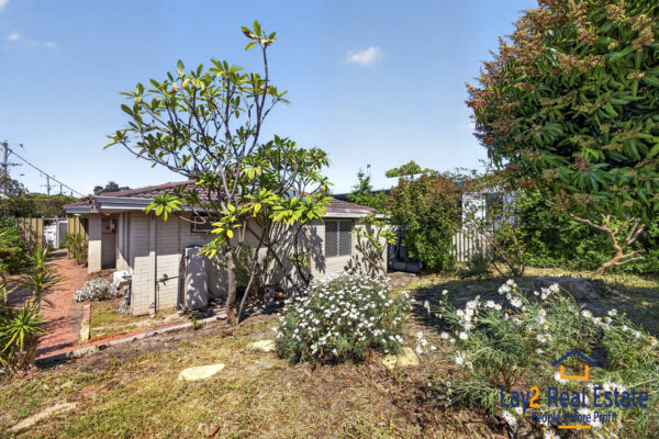 Just 250m to Bayswater Train Station - 121 Whatley Crescent Bayswater WA 6053