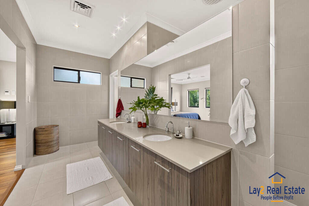 Luxury Custom Built Home For Sale. 60 Shaftesbury Ave Bayswater WA 6053. - Image 24