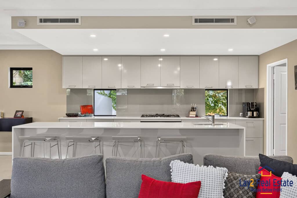 Luxury Custom Built Home For Sale. 60 Shaftesbury Ave Bayswater WA 6053. - Image 4