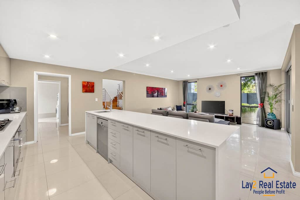 Luxury Custom Built Home For Sale. 60 Shaftesbury Ave Bayswater WA 6053. - Image 9