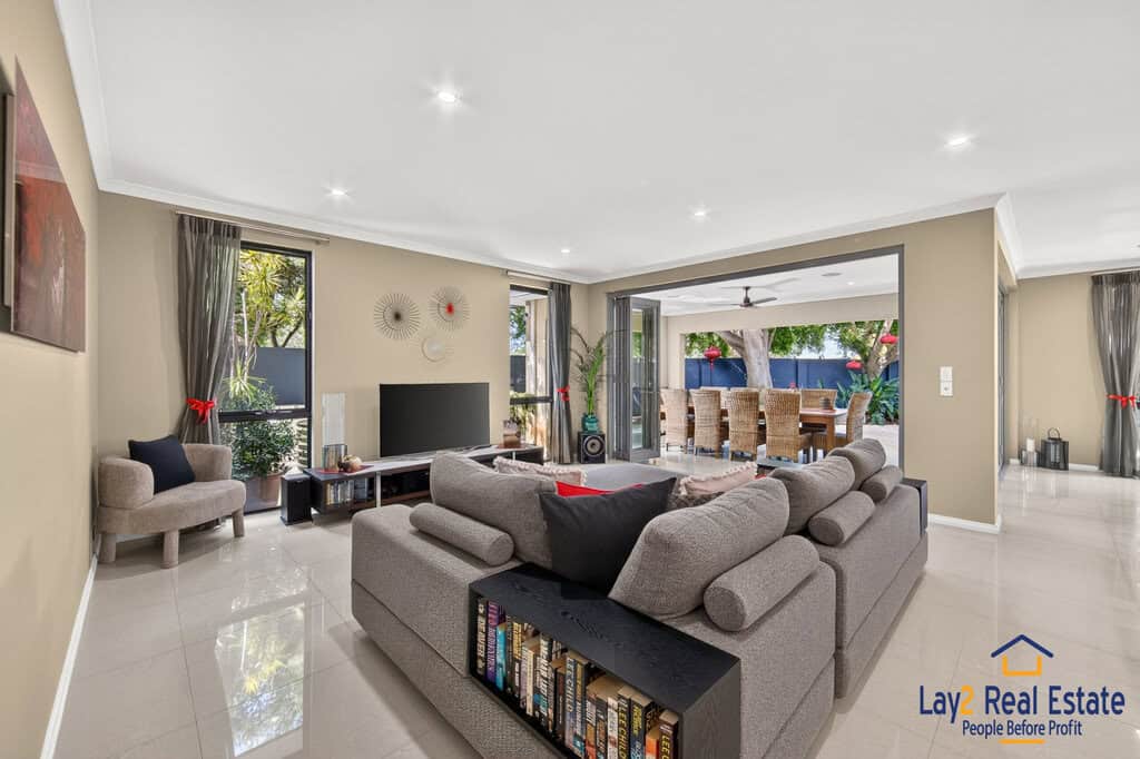 Luxury Custom Built Home For Sale. 60 Shaftesbury Ave Bayswater WA 6053. - Image 11